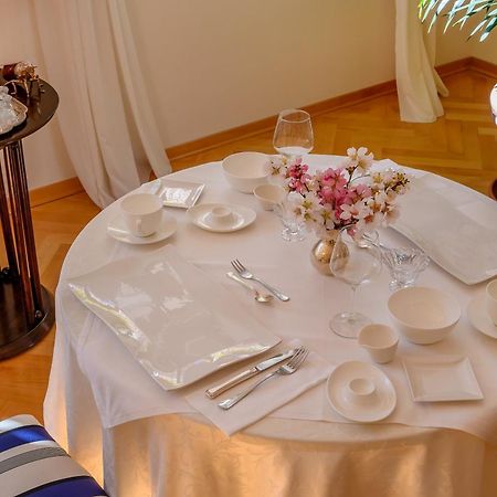 Palace Schoen Milesi - Esense Of Prestige - Private Pool - Free Parking - Old Money Style Luxury Rooms - Walking Distance To The Old Town, The Beach And All Amenities - Buralux Properties スプリト エクステリア 写真