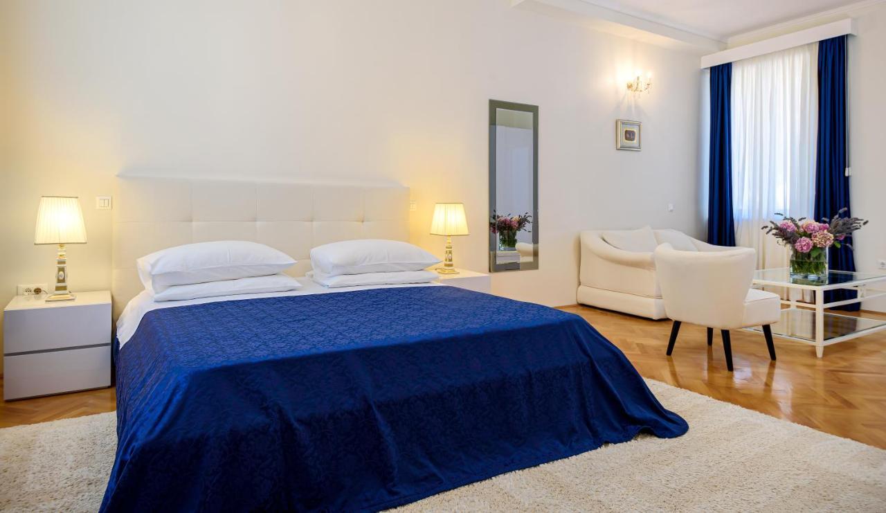 Palace Schoen Milesi - Esense Of Prestige - Private Pool - Free Parking - Old Money Style Luxury Rooms - Walking Distance To The Old Town, The Beach And All Amenities - Buralux Properties スプリト エクステリア 写真