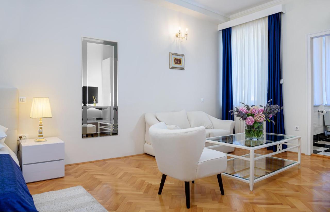 Palace Schoen Milesi - Esense Of Prestige - Private Pool - Free Parking - Old Money Style Luxury Rooms - Walking Distance To The Old Town, The Beach And All Amenities - Buralux Properties スプリト エクステリア 写真