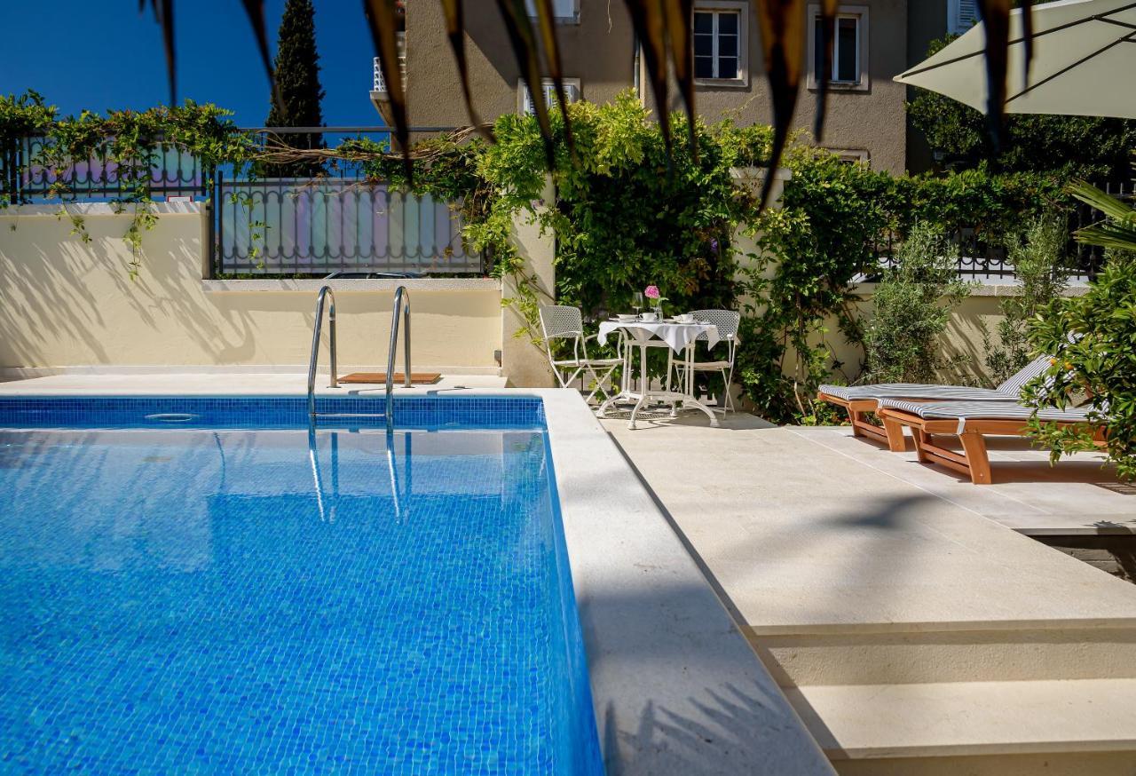 Palace Schoen Milesi - Esense Of Prestige - Private Pool - Free Parking - Old Money Style Luxury Rooms - Walking Distance To The Old Town, The Beach And All Amenities - Buralux Properties スプリト エクステリア 写真