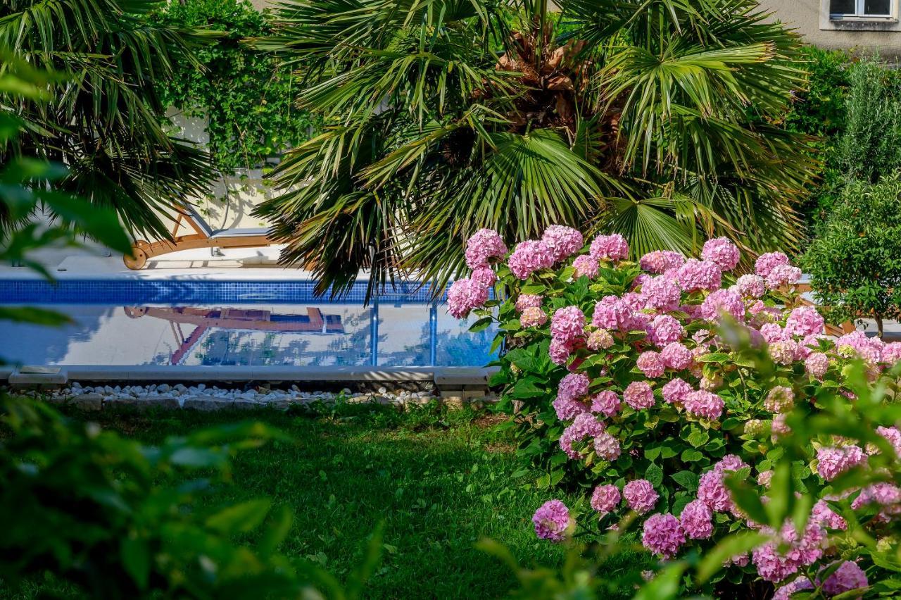 Palace Schoen Milesi - Esense Of Prestige - Private Pool - Free Parking - Old Money Style Luxury Rooms - Walking Distance To The Old Town, The Beach And All Amenities - Buralux Properties スプリト エクステリア 写真
