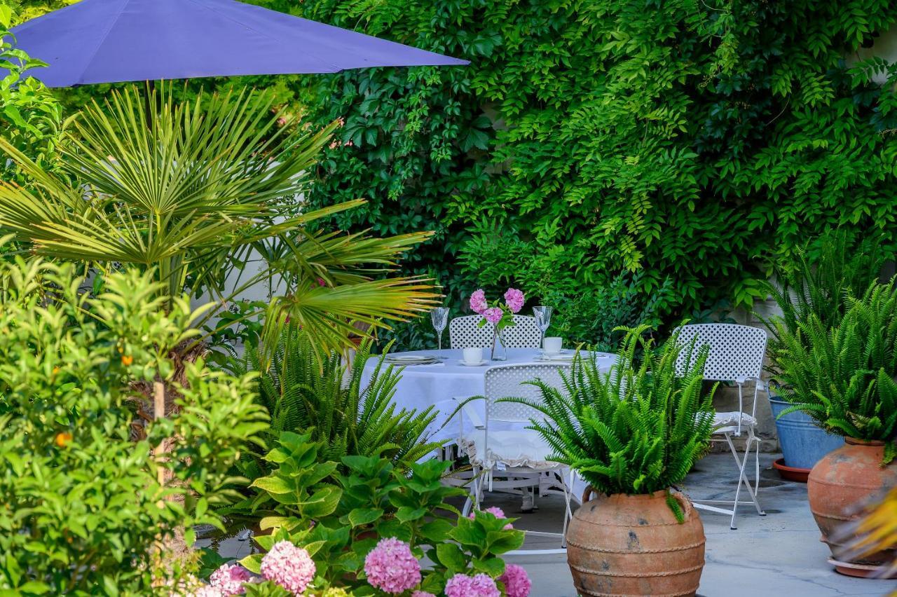 Palace Schoen Milesi - Esense Of Prestige - Private Pool - Free Parking - Old Money Style Luxury Rooms - Walking Distance To The Old Town, The Beach And All Amenities - Buralux Properties スプリト エクステリア 写真