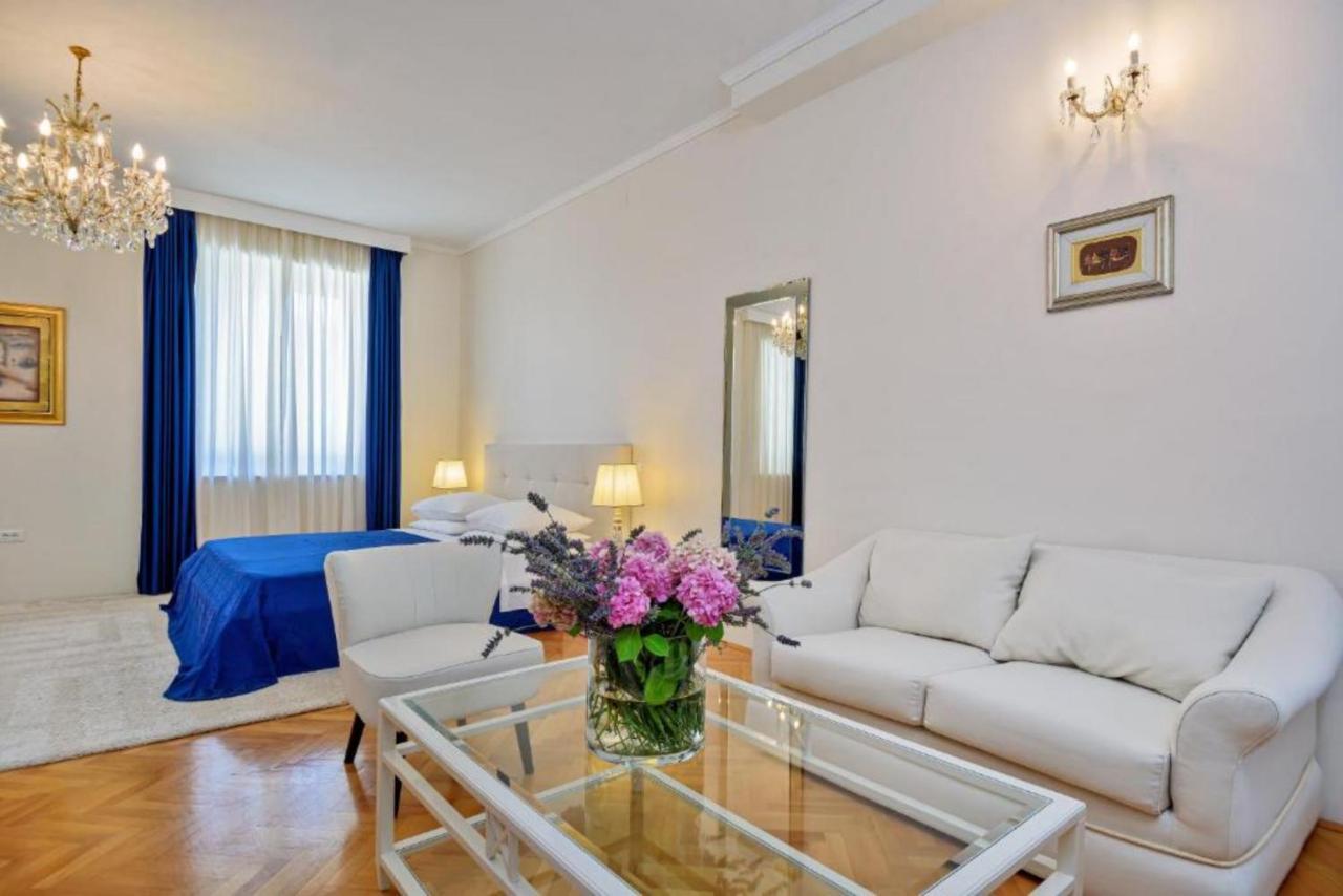 Palace Schoen Milesi - Esense Of Prestige - Private Pool - Free Parking - Old Money Style Luxury Rooms - Walking Distance To The Old Town, The Beach And All Amenities - Buralux Properties スプリト エクステリア 写真