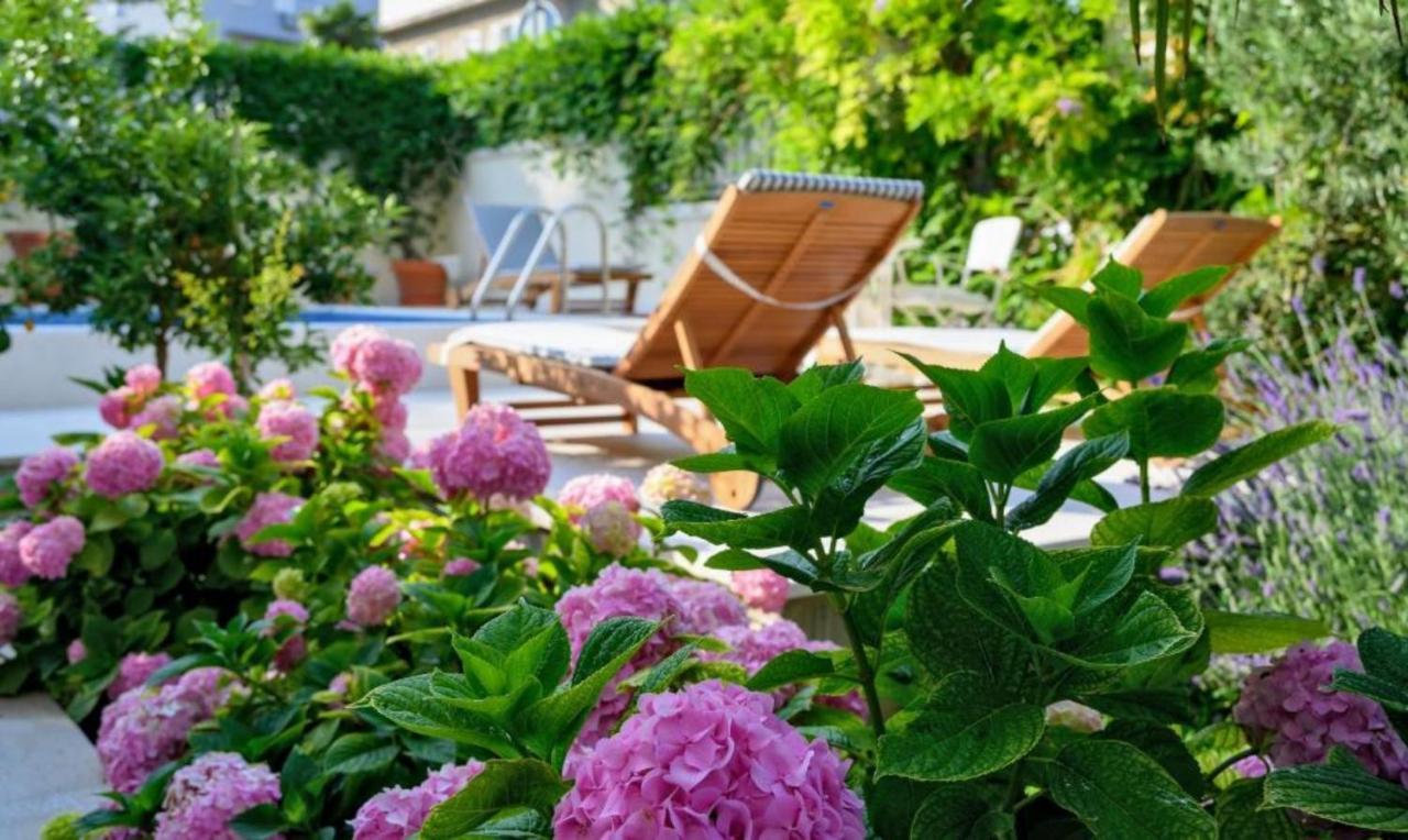 Palace Schoen Milesi - Esense Of Prestige - Private Pool - Free Parking - Old Money Style Luxury Rooms - Walking Distance To The Old Town, The Beach And All Amenities - Buralux Properties スプリト エクステリア 写真