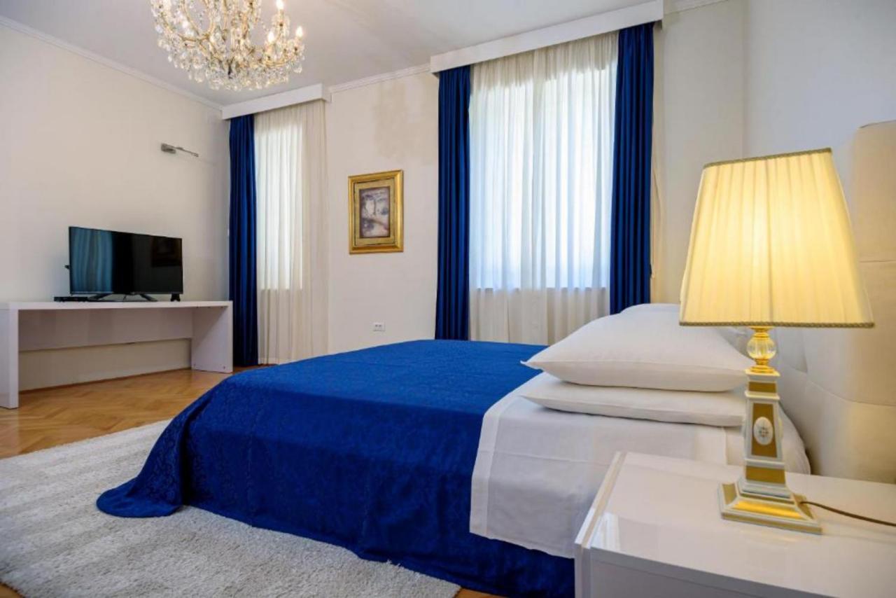 Palace Schoen Milesi - Esense Of Prestige - Private Pool - Free Parking - Old Money Style Luxury Rooms - Walking Distance To The Old Town, The Beach And All Amenities - Buralux Properties スプリト エクステリア 写真
