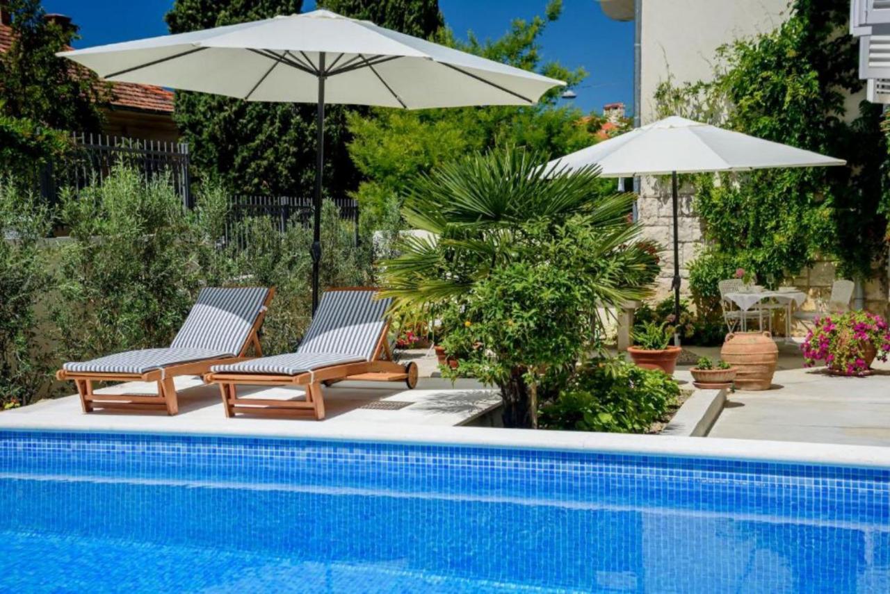 Palace Schoen Milesi - Esense Of Prestige - Private Pool - Free Parking - Old Money Style Luxury Rooms - Walking Distance To The Old Town, The Beach And All Amenities - Buralux Properties スプリト エクステリア 写真