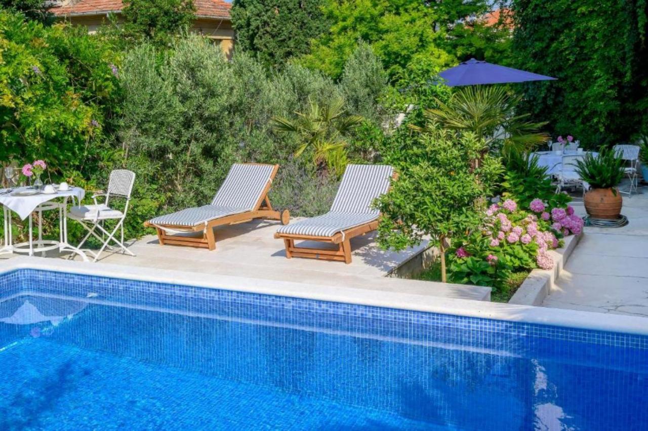 Palace Schoen Milesi - Esense Of Prestige - Private Pool - Free Parking - Old Money Style Luxury Rooms - Walking Distance To The Old Town, The Beach And All Amenities - Buralux Properties スプリト エクステリア 写真