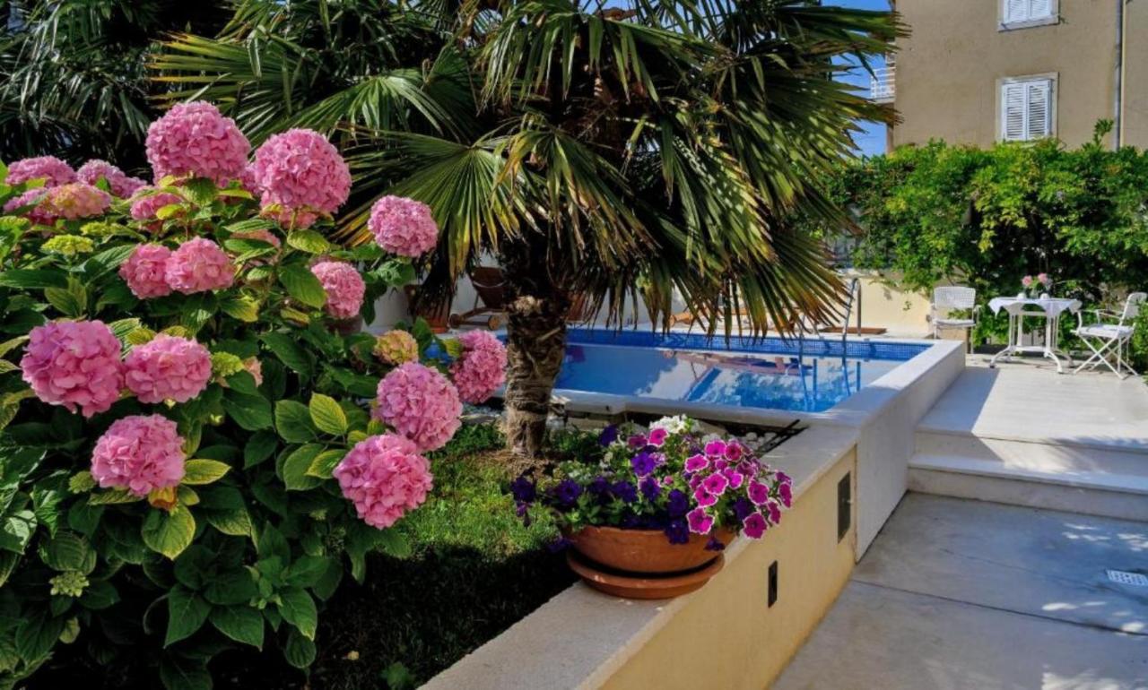 Palace Schoen Milesi - Esense Of Prestige - Private Pool - Free Parking - Old Money Style Luxury Rooms - Walking Distance To The Old Town, The Beach And All Amenities - Buralux Properties スプリト エクステリア 写真