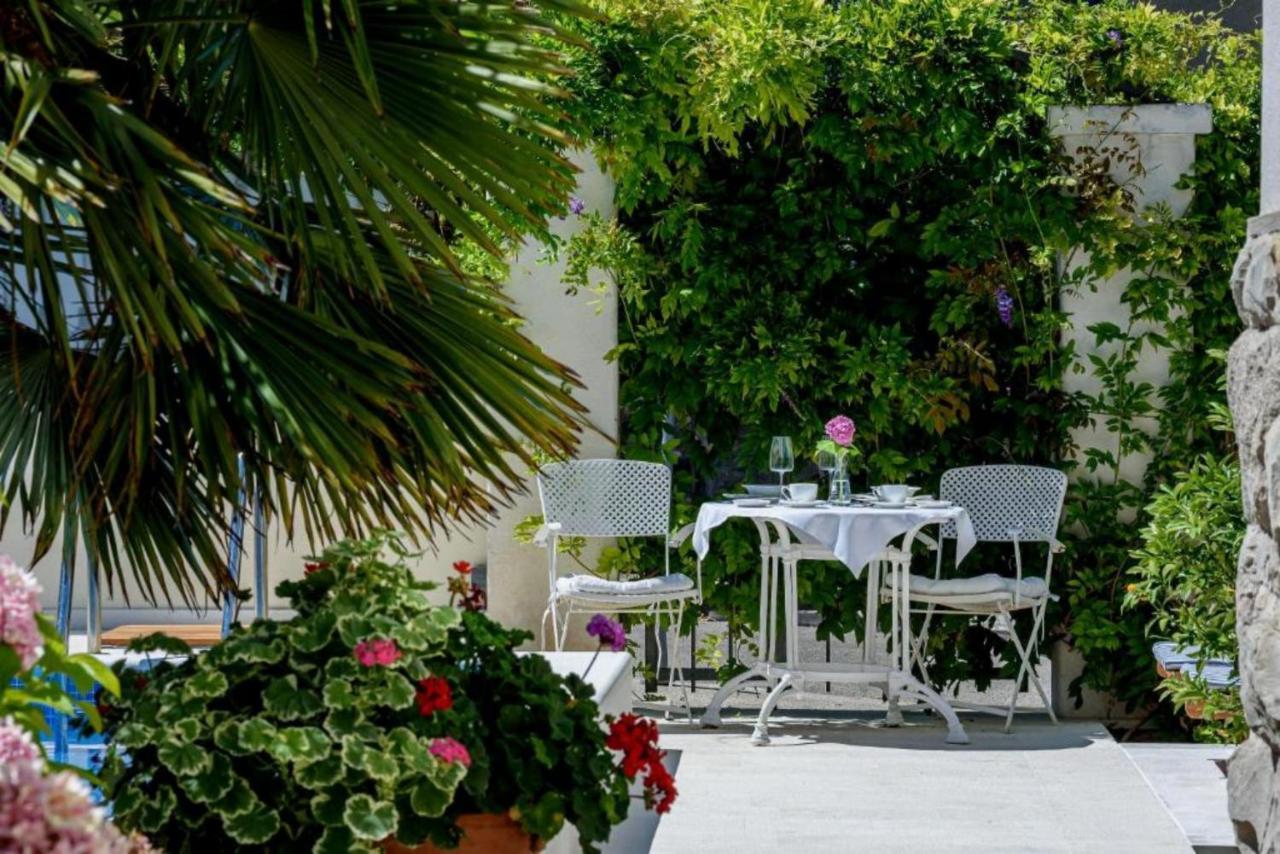Palace Schoen Milesi - Esense Of Prestige - Private Pool - Free Parking - Old Money Style Luxury Rooms - Walking Distance To The Old Town, The Beach And All Amenities - Buralux Properties スプリト エクステリア 写真
