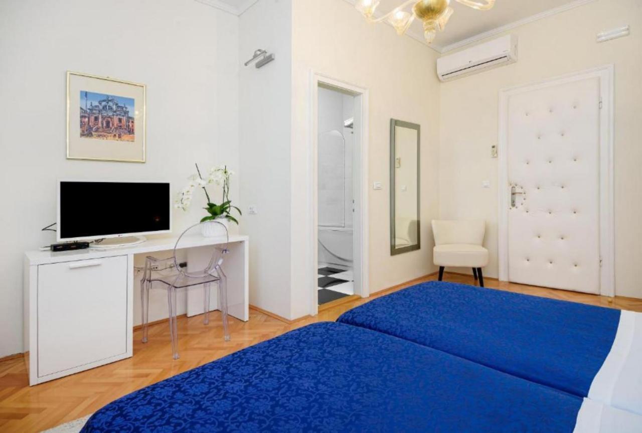 Palace Schoen Milesi - Esense Of Prestige - Private Pool - Free Parking - Old Money Style Luxury Rooms - Walking Distance To The Old Town, The Beach And All Amenities - Buralux Properties スプリト エクステリア 写真