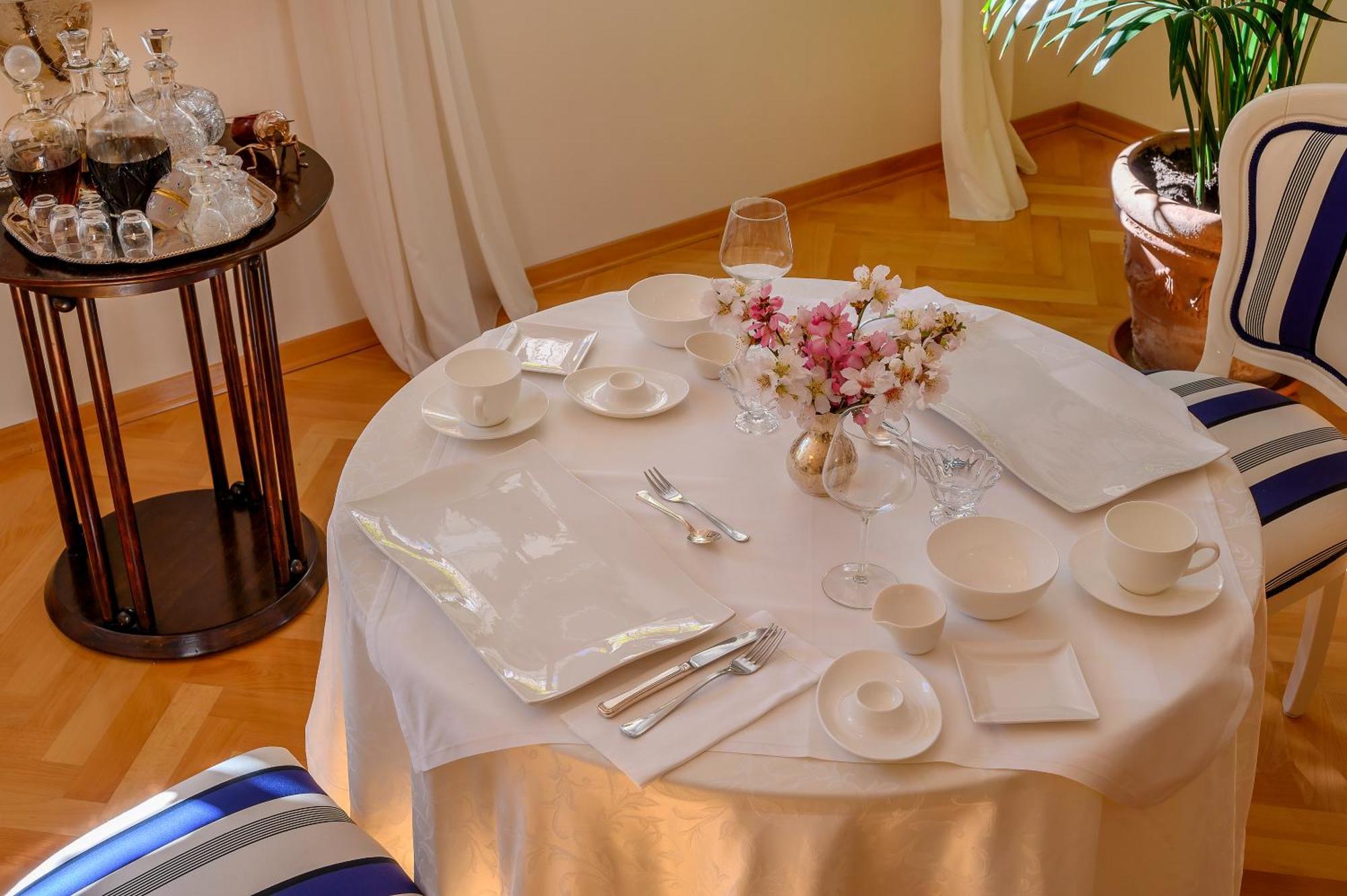 Palace Schoen Milesi - Esense Of Prestige - Private Pool - Free Parking - Old Money Style Luxury Rooms - Walking Distance To The Old Town, The Beach And All Amenities - Buralux Properties スプリト エクステリア 写真