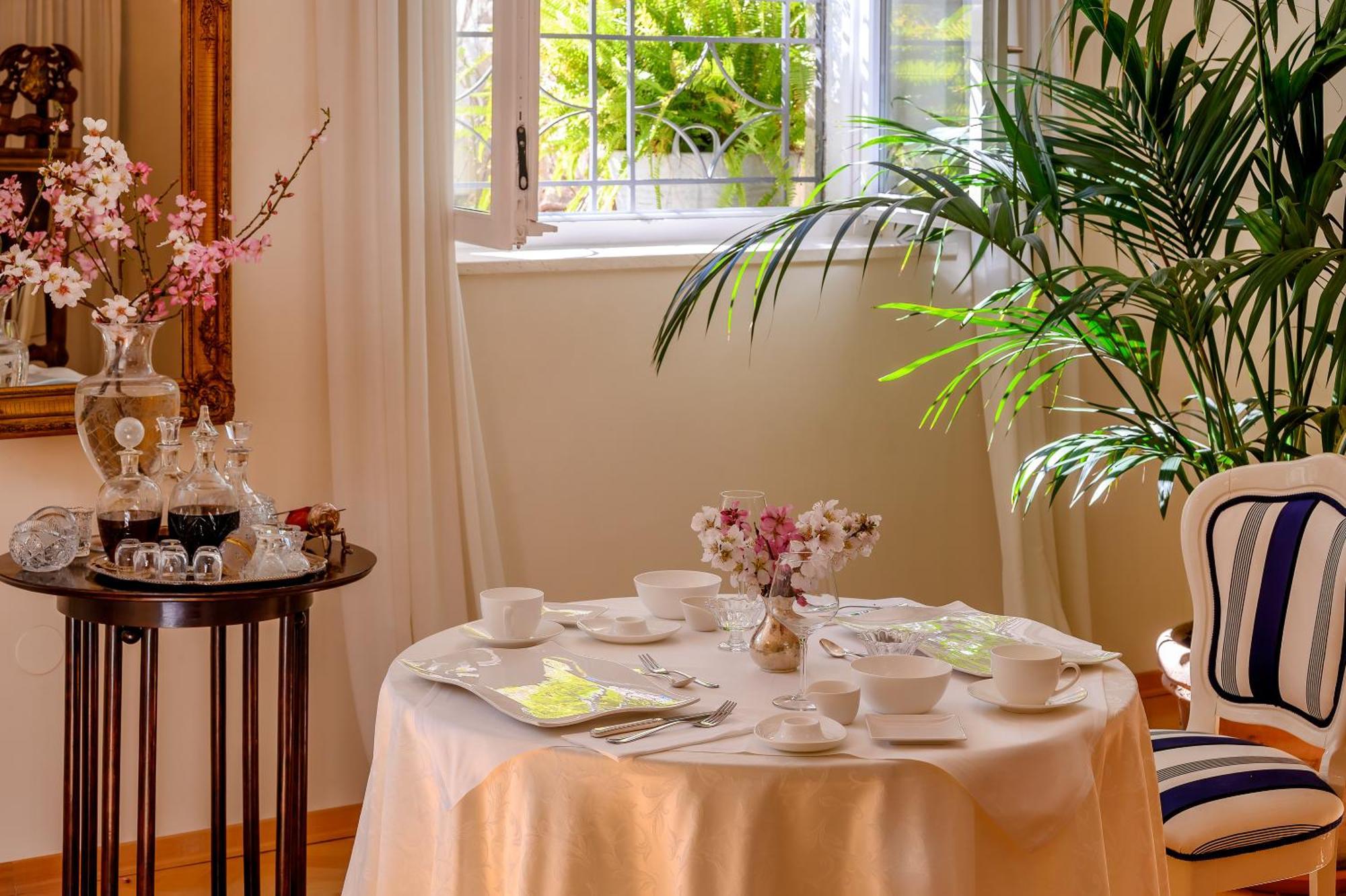 Palace Schoen Milesi - Esense Of Prestige - Private Pool - Free Parking - Old Money Style Luxury Rooms - Walking Distance To The Old Town, The Beach And All Amenities - Buralux Properties スプリト エクステリア 写真